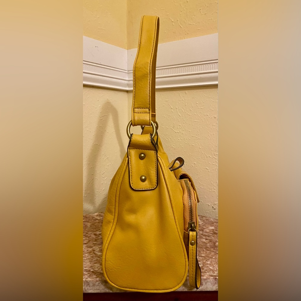 LEATHER Shoulder Bag; Mustard; Multi pocket; Vintage; EUC. - Picture 3 of 7